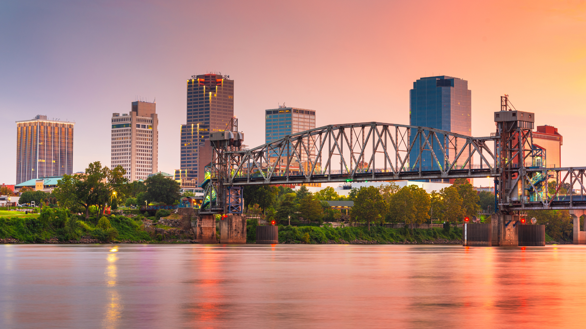 Little Rock, Arkansas, USA skyline on the River