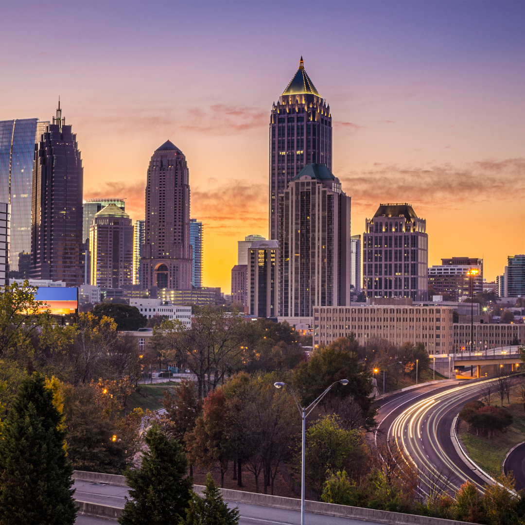 alt="skyline view at sunset in Atlanta, GA"