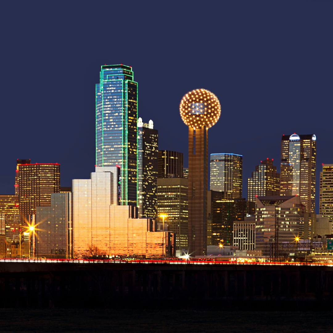 alt="the night skyline view in Dallas, TX"