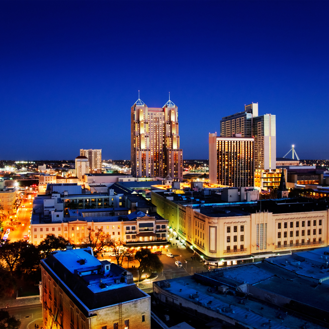 alt="skyline night view in San Antonio, TX"